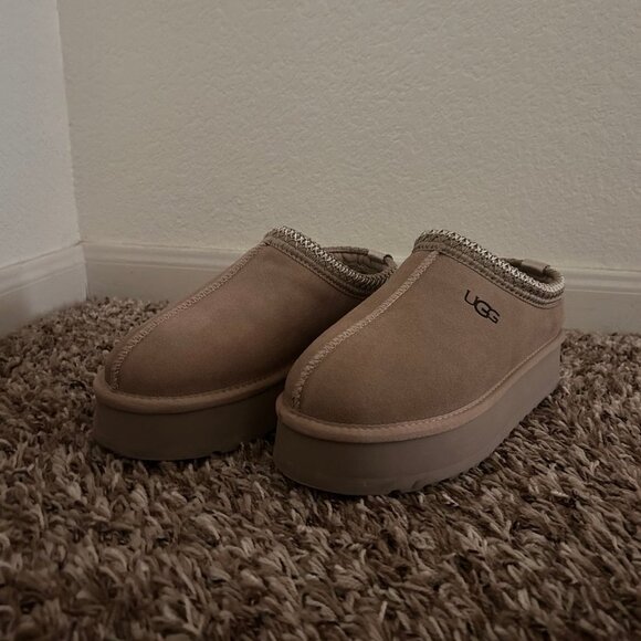 UGG Tan Suede Platform Slip-Ons❤️❤️ - Picture 4 of 7